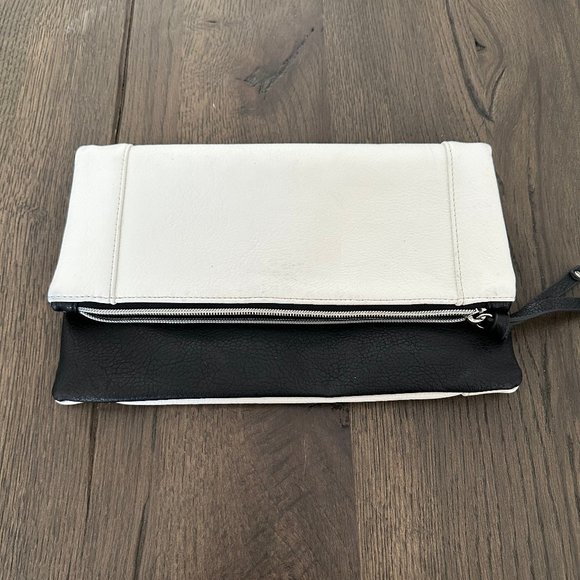 Black and white clutche - Picture 1 of 4